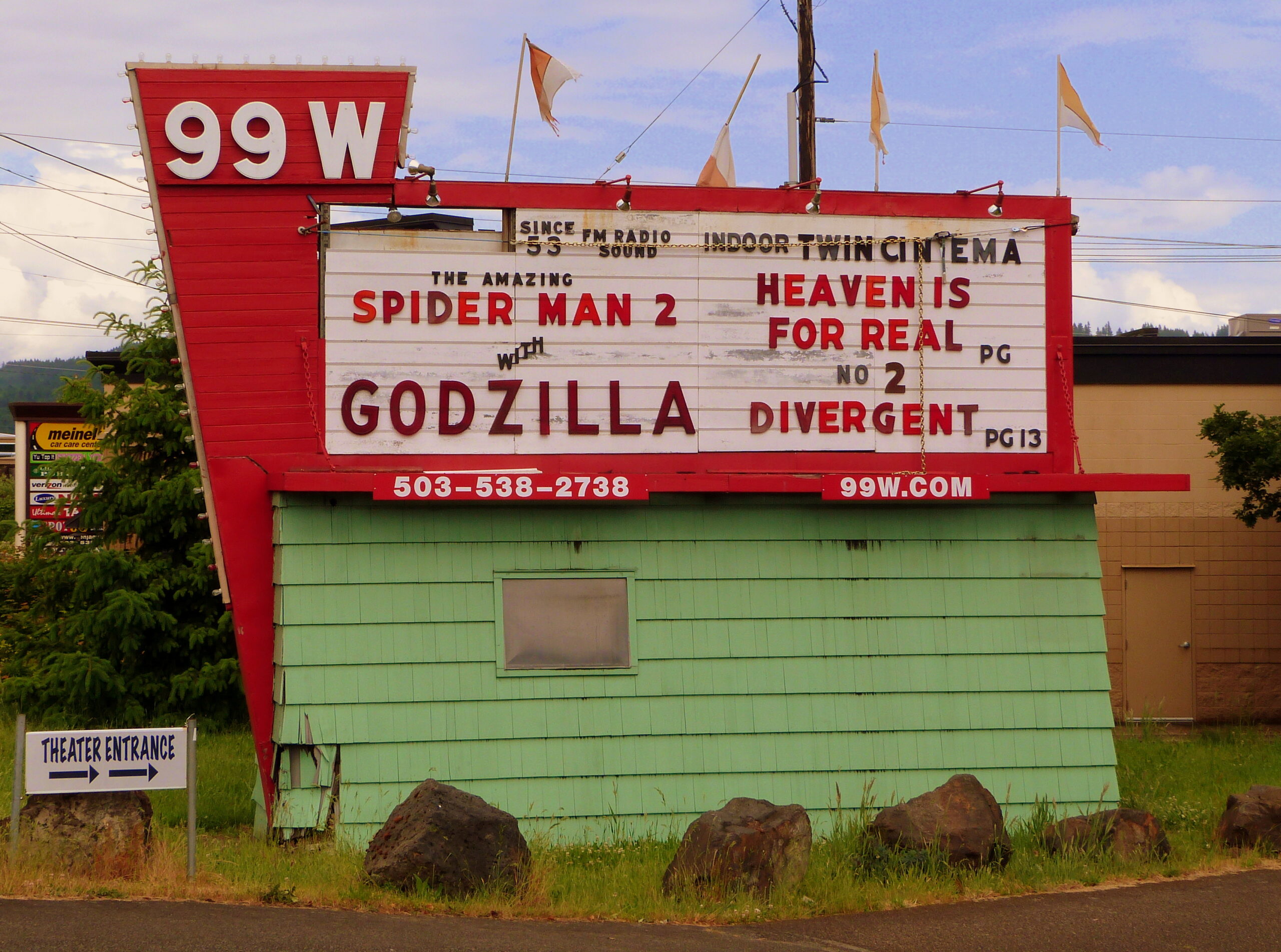 7 Classic Drive-In Theaters in America You Can Still Visit With Kids