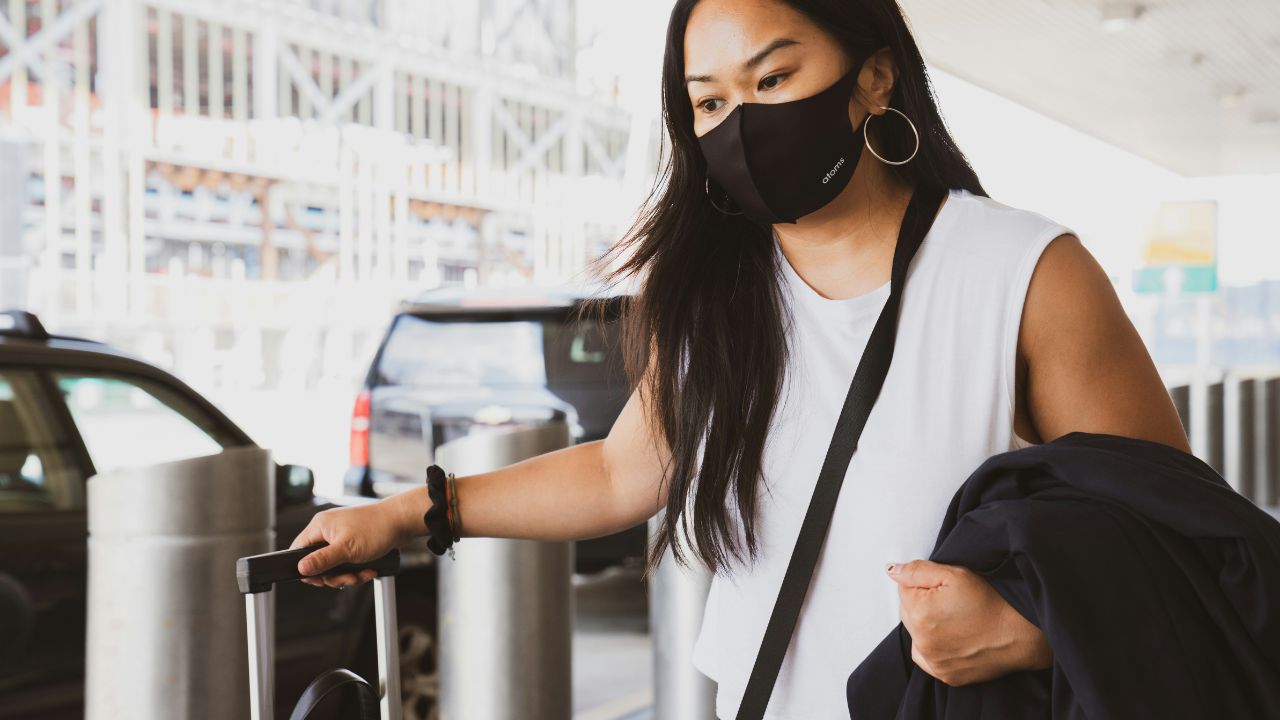 Flying Soon? 5 Things to Check About Your Portable Charger Right Now Due to TSA Crisis