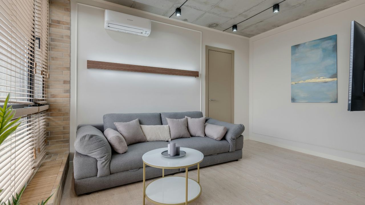 The 5 Living Room Paint Colors Interior Designers Keep Choosing in 2026
